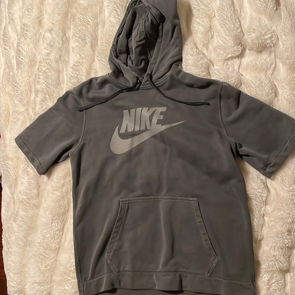 Nike quarter sleeve hoodie